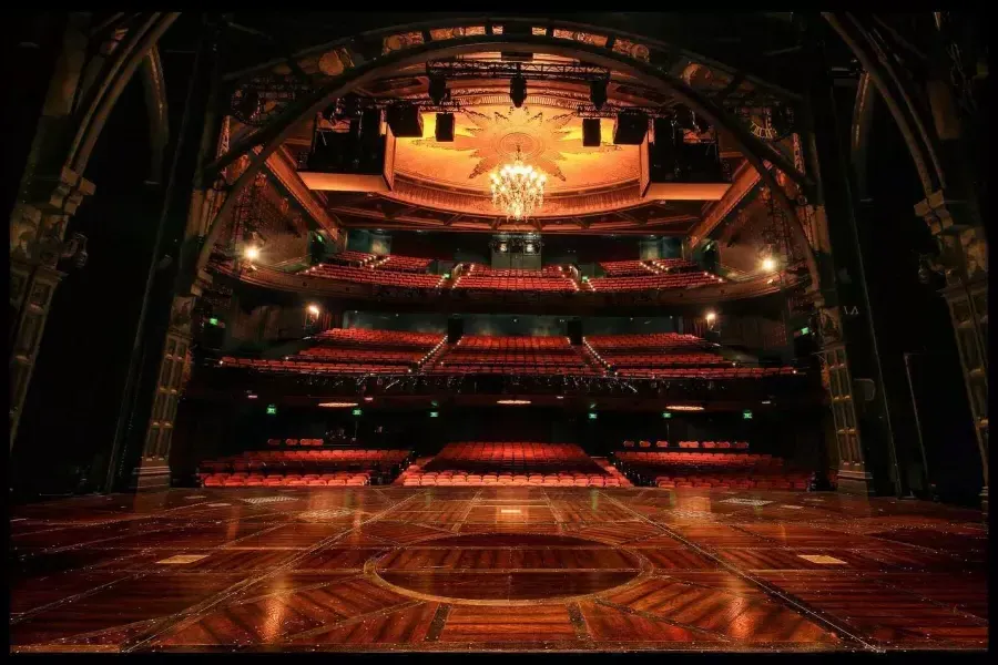 Intérieur du Théâtre Curran vu de la scène. San Francisco, Californie.