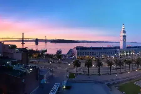 A panoramic view of 贝博体彩app's Ferry Building.